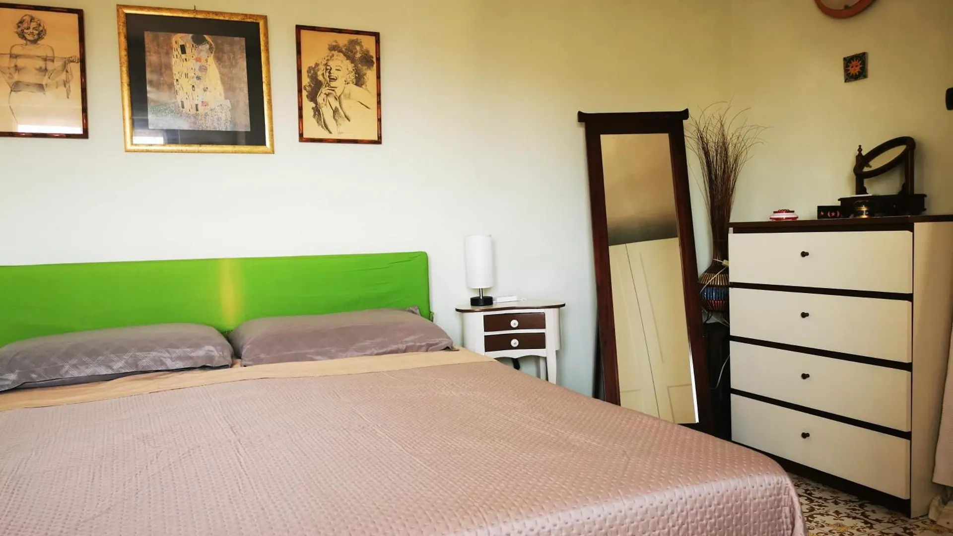 A Cozy Nest With A Vesuvio View Apartment Naples Italy